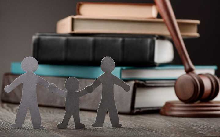 Droit de la jeunesse : trouvez votre avocat au service des enfants et des parents!