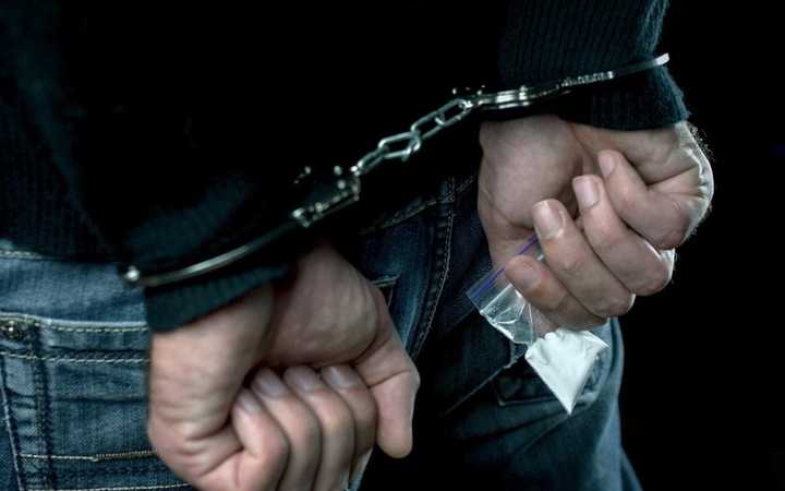 Accusation de possession ou trafic de drogues - comment s’en sortir avec un avocat criminaliste?