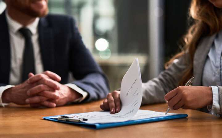 What to do in case of non-compliance with a contract in Ontario?