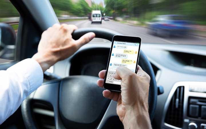 Cellphone while driving: defenses and consequences!