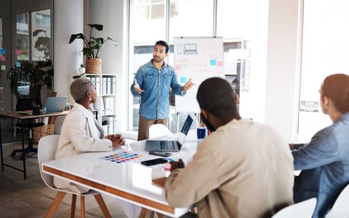 Salaire vs. Dividendes : quelle option choisir pour un entrepreneur?