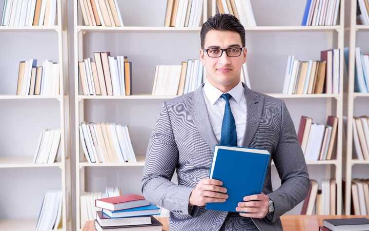Comment devenir avocat au Québec en 2025? Étude, formation, qualifications et compétences!