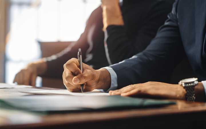 Emploi avocat - Liste des meilleures carrières juridiques