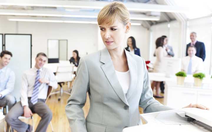 Victime de harcèlement sexuel au travail : Quels sont vos recours au Québec?
