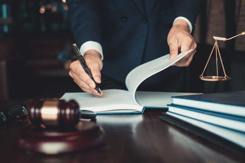 lawyer in a courtroom presenting a divorce case