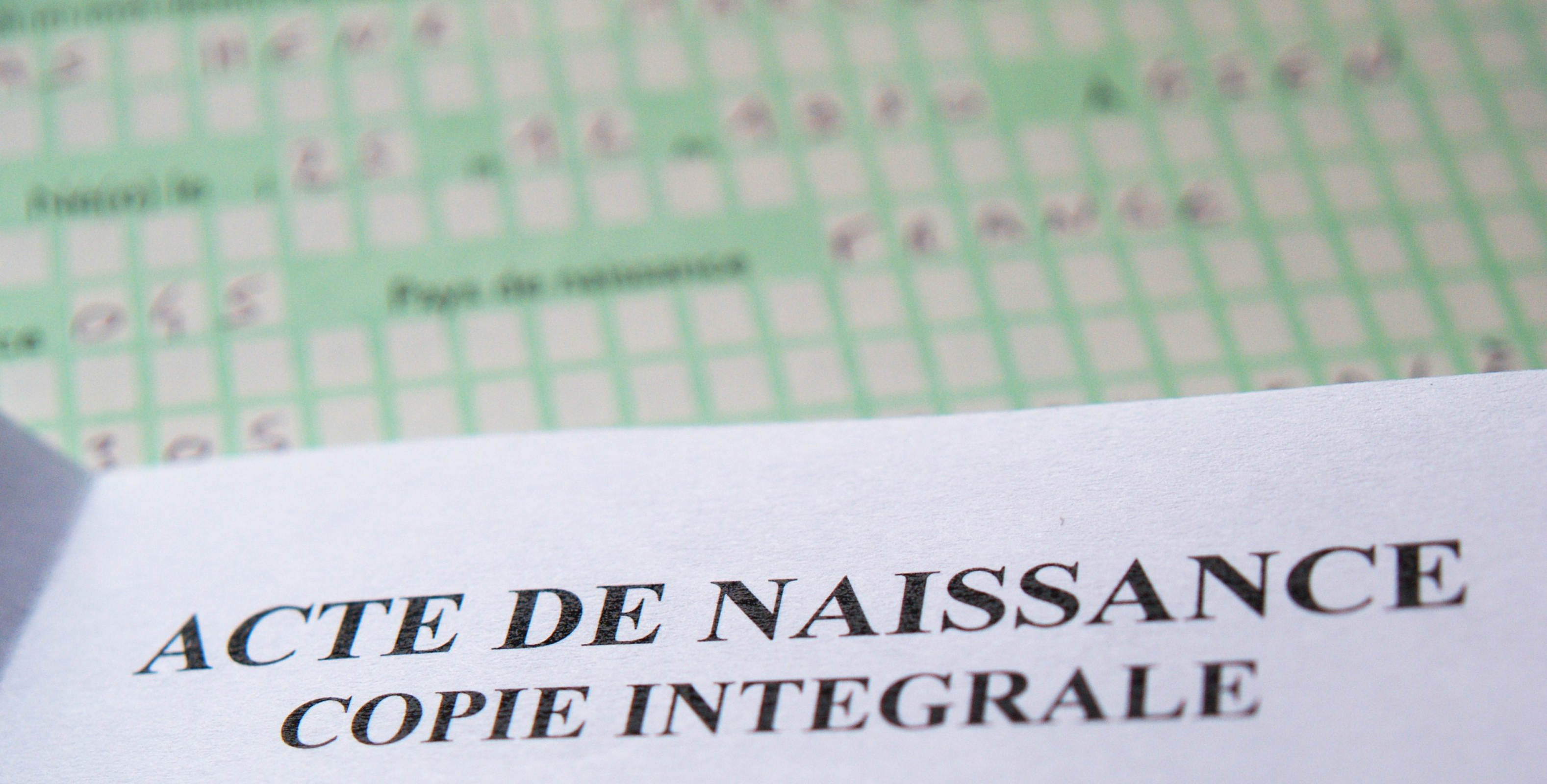 Inscrire le nom du père à l’acte de naissance: les conséquences légales